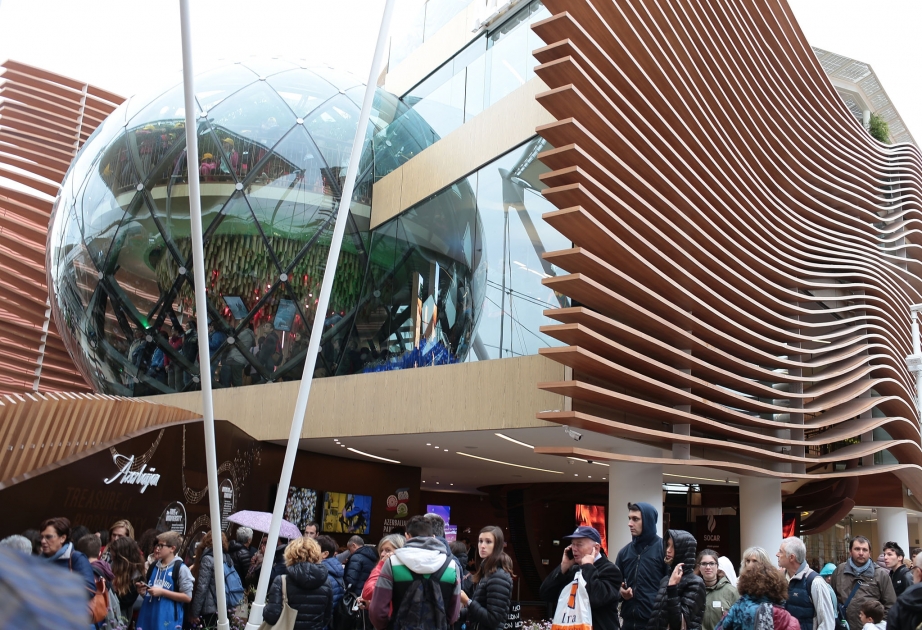 La coupe de l'Euro-2016 présentée à l'Exposition universelle de Milan