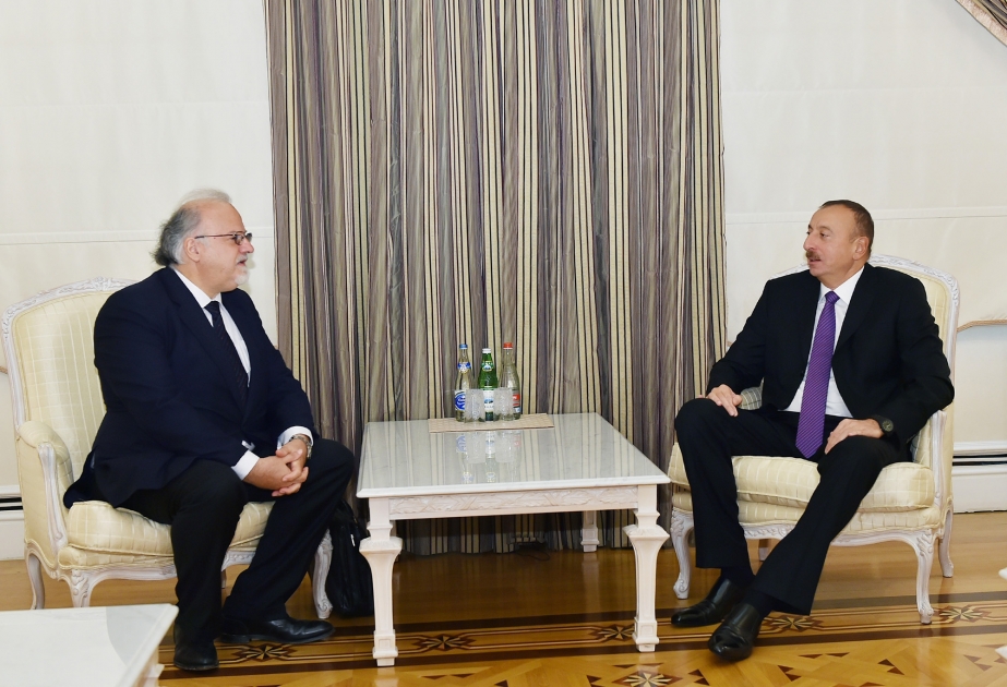 الرئيس إلهام علييف يستقبل السفير الفرنسي المنتهية مدة نشاطه الدبلوماسي