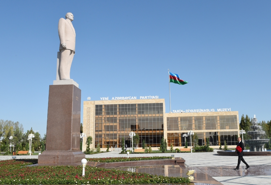 الرئيس إلهام علييف يصل في زيارة الى محافظة أوجار