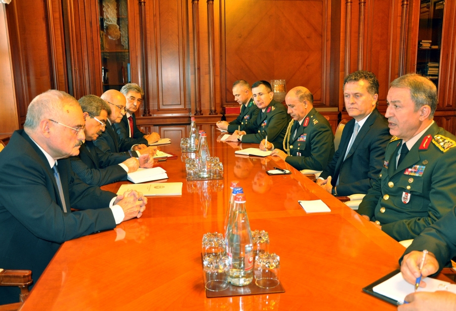 Treffen des Premierministers von Aserbaidschan mit dem Chef des Generalstabs der Türkischen Streitkräfte