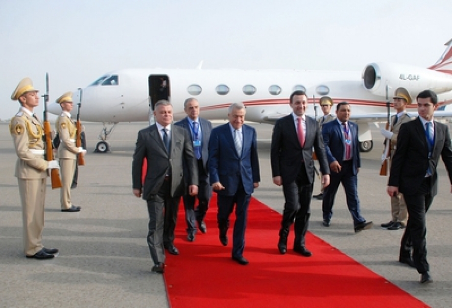 格鲁吉亚总理伊拉克利•加里巴什维利抵达阿塞拜疆进行访问