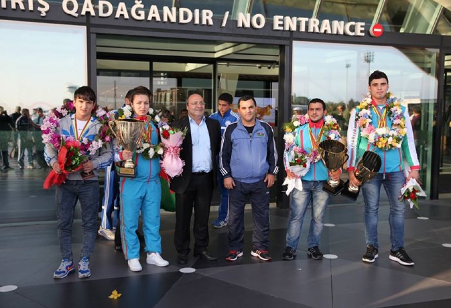 Avropa çempionatında uğurla çıxış edən ağır atletlərimiz Vətənə qayıdıblar