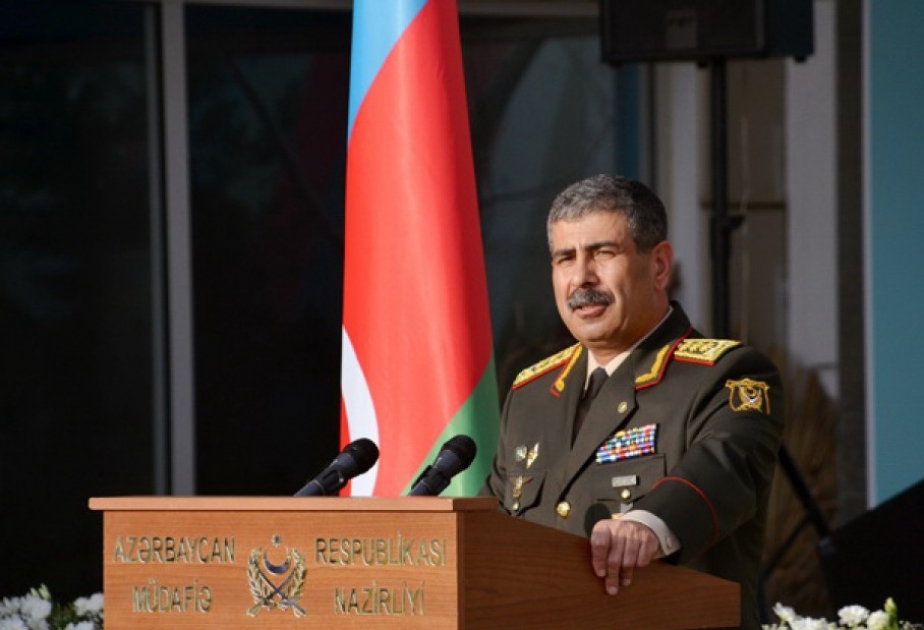 Müdafiə naziri Dövlət Müstəqilliyi Günü münasibətilə Silahlı Qüvvələrin şəxsi heyətini təbrik edib