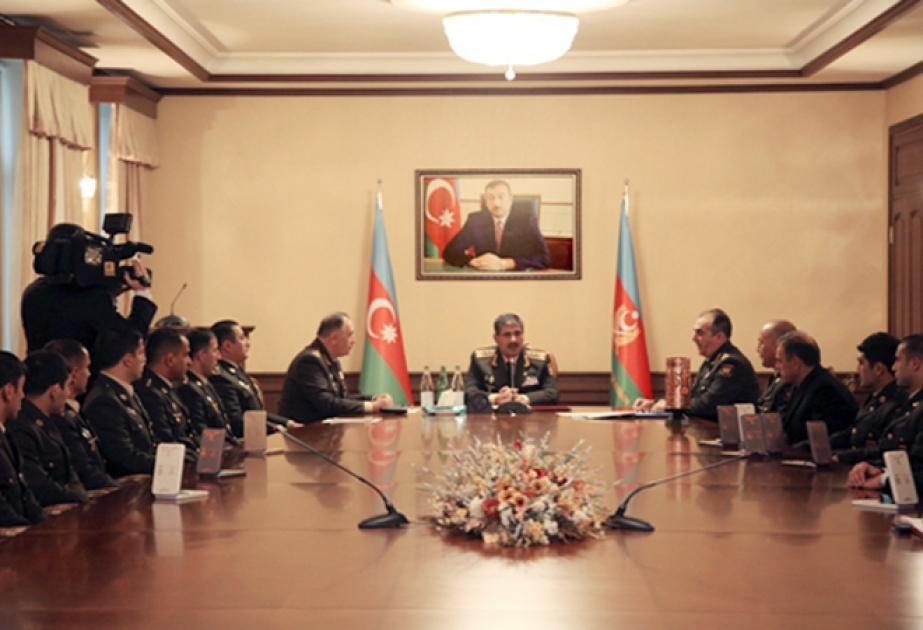 Müdafiə naziri hərbçilərin VI dünya oyunlarının iştirakçıları ilə görüşüb