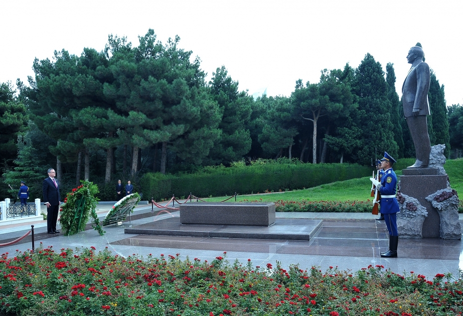 Ümummilli lider Heydər Əliyevin və şəhidlərin xatirəsinə ehtiram