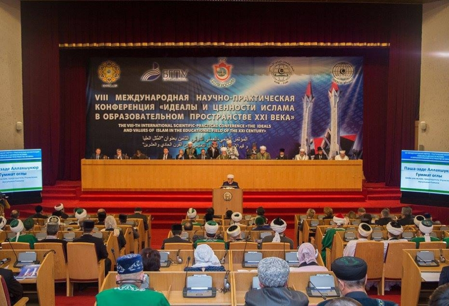 Allahchukur Pachazadé reçoit un ordre en Russie