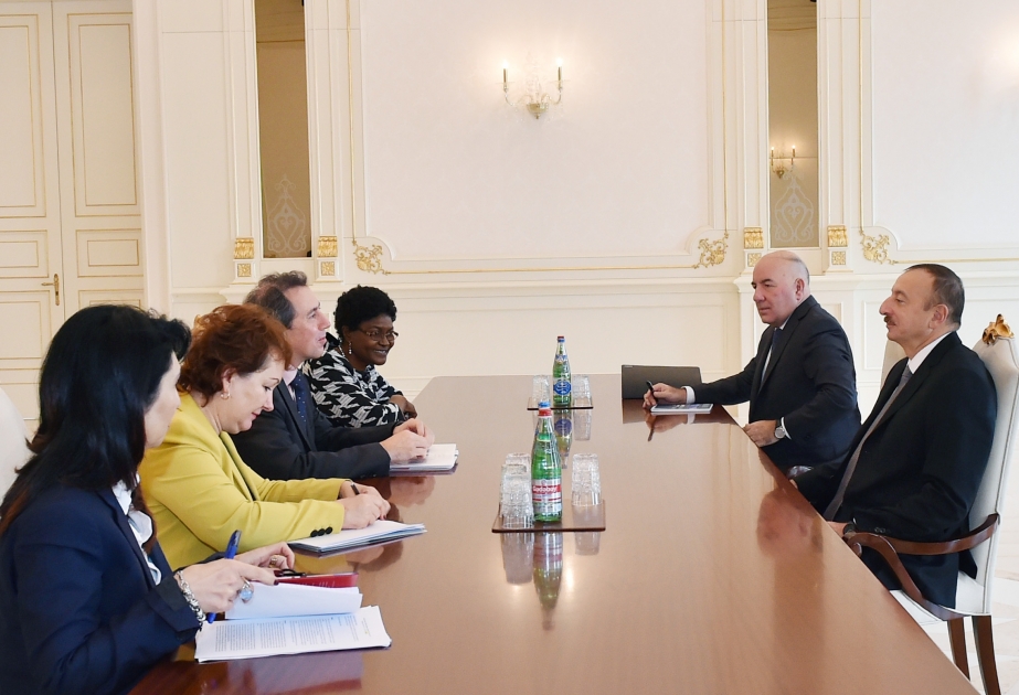 Aserbaidschans Präsident Ilham Aliyev empfing eine Delegation um den Vizepräsidenten der Weltbank VIDEO