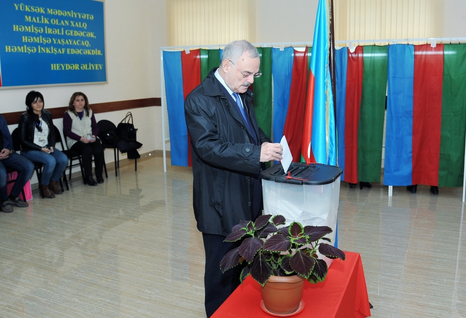 Azərbaycanın Baş naziri 29 saylı seçki məntəqəsində səs verib