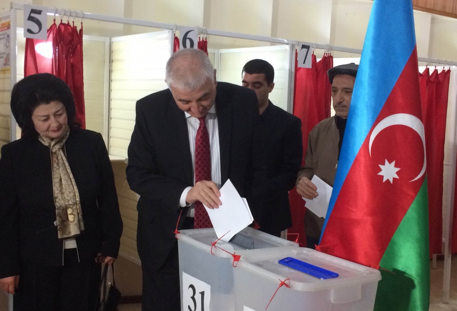 Mərkəzi Seçki Komissiyasının sədri 31 saylı seçki məntəqəsində səs verib