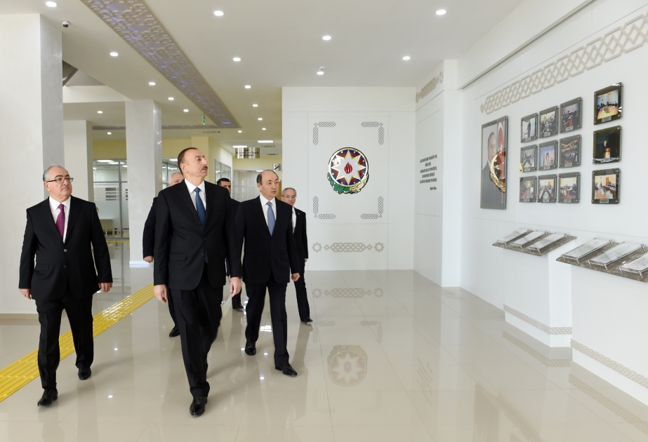 Präsident Ilham Aliyev nimmt in Scheki an der Eröffnung von neuem Gerichtsgebäude teil VIDEO