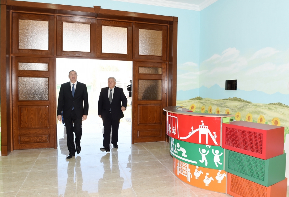 Le président de la République inaugure une nouvelle école maternelle à Cheki VIDEO