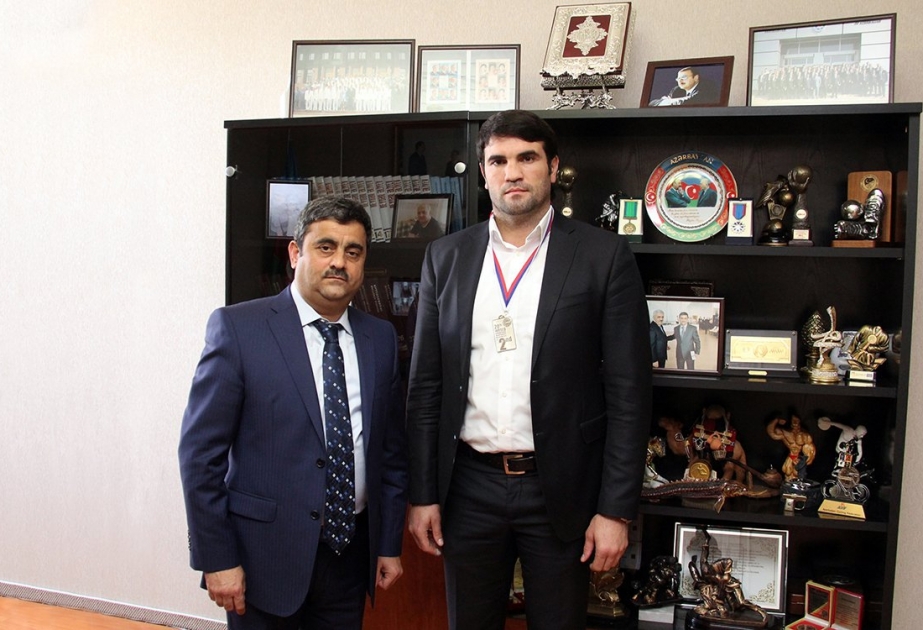 Sadıq Sadıqov “Neftçi” İdman Klubunun kikboksçuları ilə görüşdü