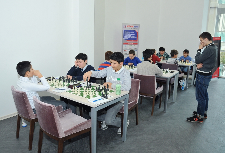 Азербайджанский шахматист возглавляет турнирную таблицу на международном турнире в Баку