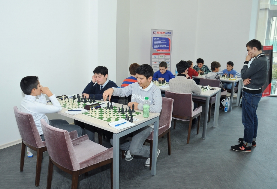 لاعب شطرنج أذربيجاني يتصدر جدول المسابقة الدولية