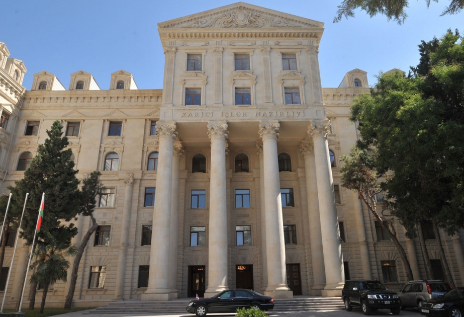 阿塞拜疆外交部强烈谴责巴黎恐袭
