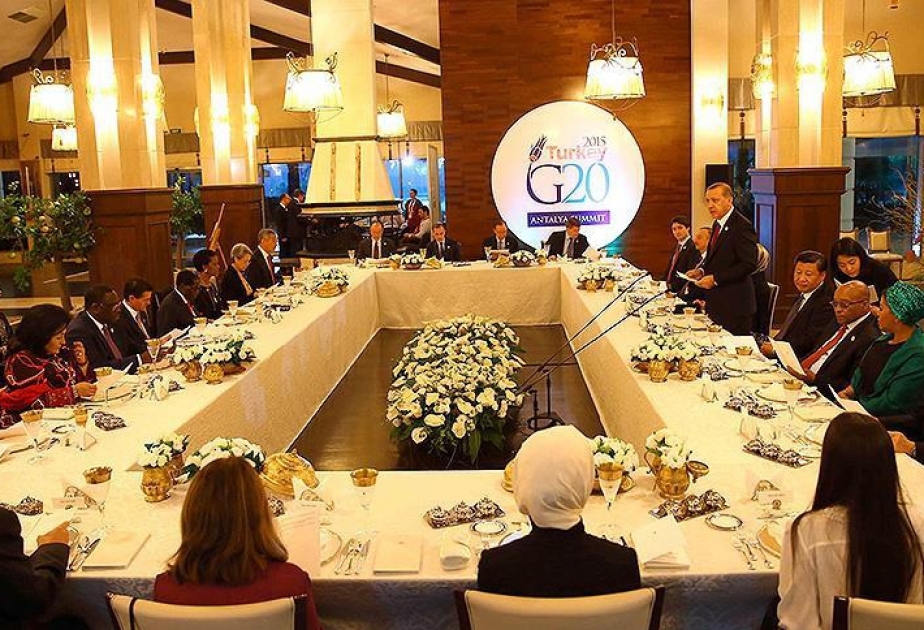 مأدبة غذاء على شرف الضيوف الرفيعي المستوى في أنطاليا