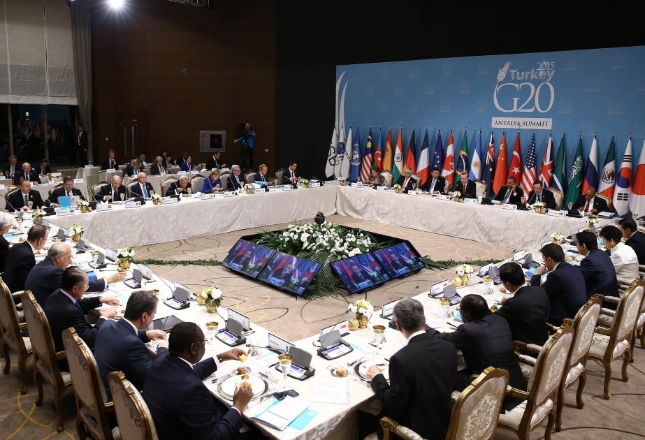 Prezident İlham Əliyev “G20”nin Sammiti çərçivəsində keçirilən işçi naharda terrorizmə qarşı mübarizə və qaçqınlar böhranı mövzusunda müzakirələrdə çıxış edib VİDEO