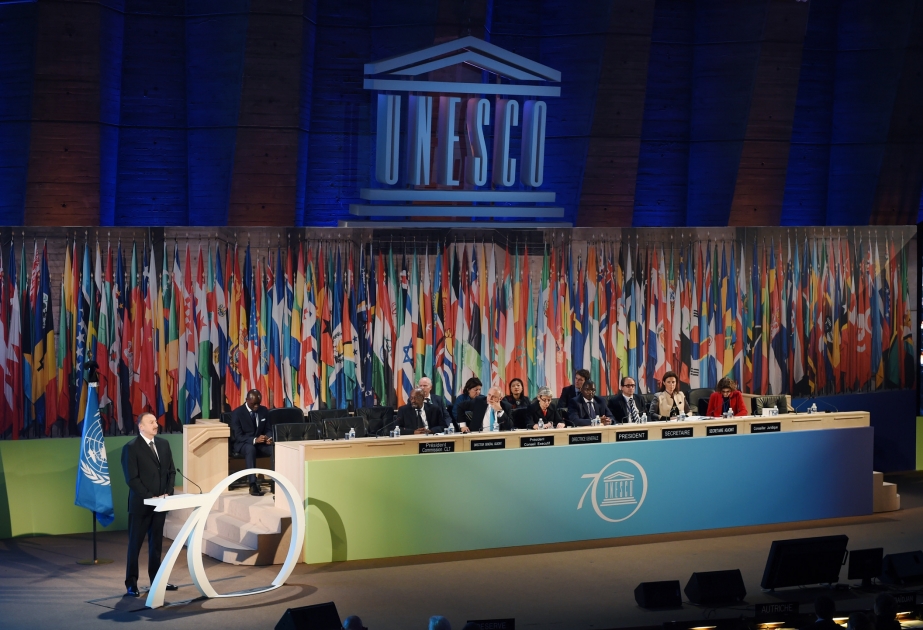 Le président de la République a participé au forum des dirigeants à Paris VIDEO
