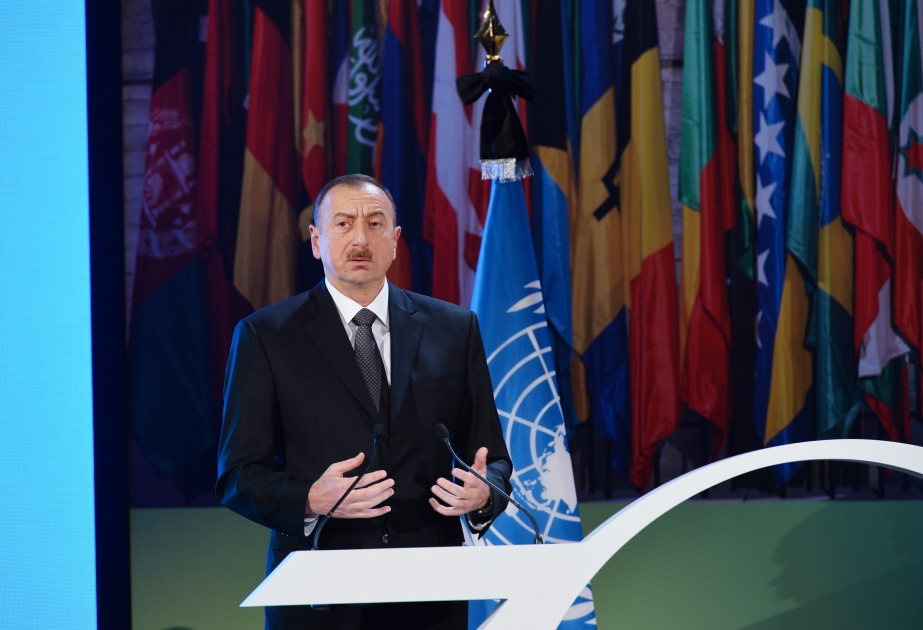 Parisdə UNESCO Baş Konfransının 38-ci sessiyasının Liderlər Forumu keçirilib Azərbaycan Prezidenti İlham Əliyev və UNESCO-nun xoşməramlı səfiri Mehriban Əliyeva Forumda iştirak ediblər