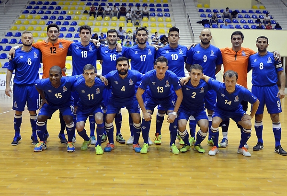 بدء الفريق الأذربيجاني معسكره التدريبي في كرة القدم داخل القاعة بباكو