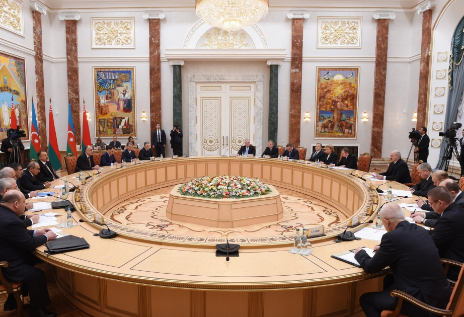 Встреча Президентов Азербайджана и Беларуси в расширенном составе ВИДЕО