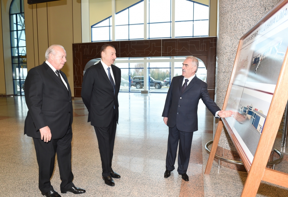 Präsident Ilham Aliyev macht sich mit "Ostterminal" des Internationalen Flughafens Nachitschewan nach der Rekonstruktion vertraut VIDEO