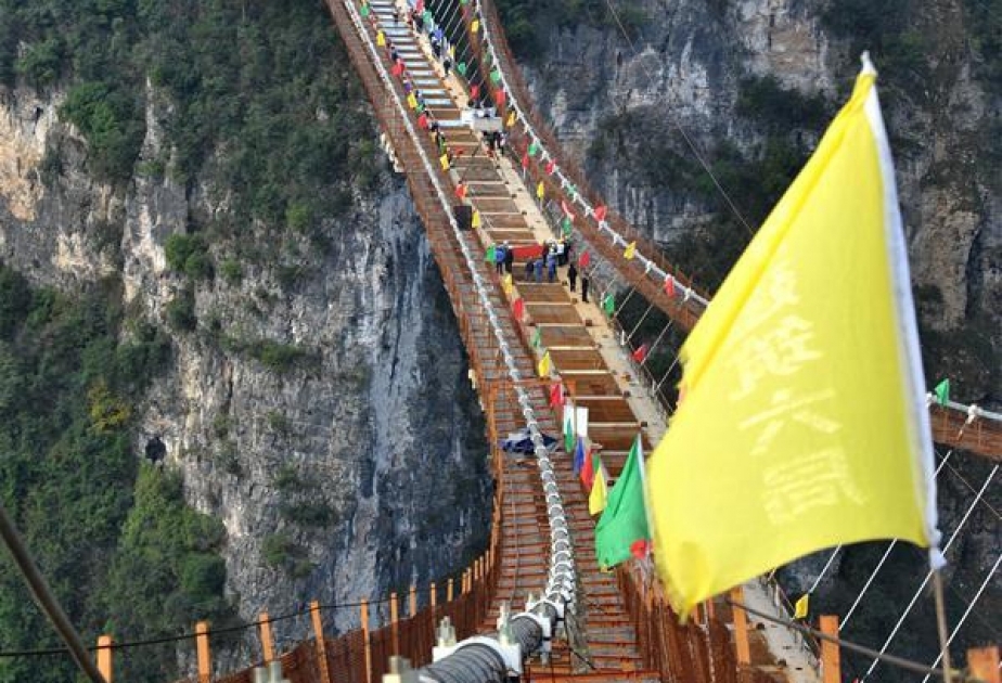 World's longest glass bridge built in Zhangjiajie
