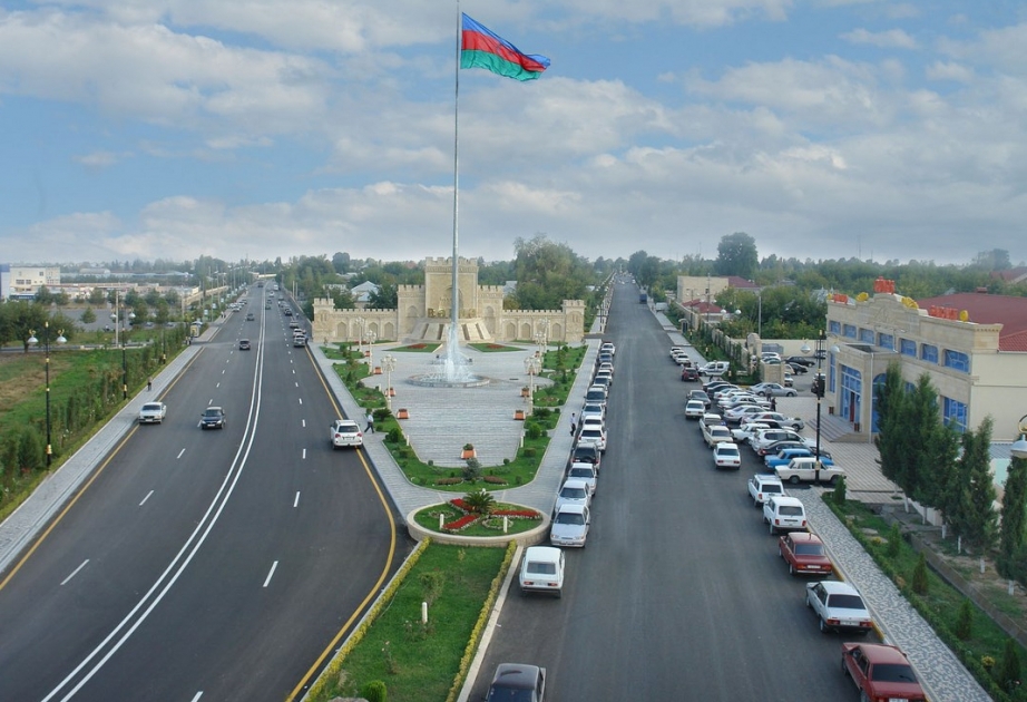 عدسة أذرتاج تقدم أصالة وحداثة بردا