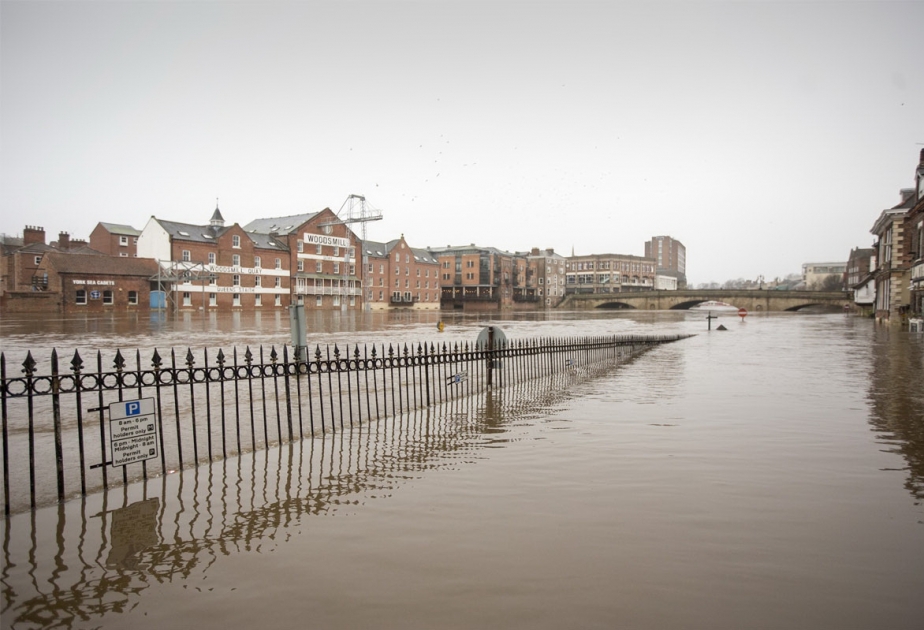 Storm Desmond: Thousands of people flooded out of homes
