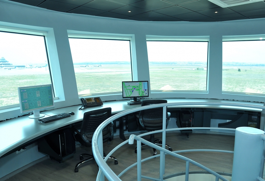 Auf dem Internationalen Heydar Aliyev Flughafen eröffnet sich ein moderner Flugverkehrskontrollturm