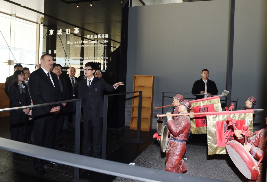 Präsident Ilham Aliyev besucht Hauptstadtmuseum in Peking VIDEO