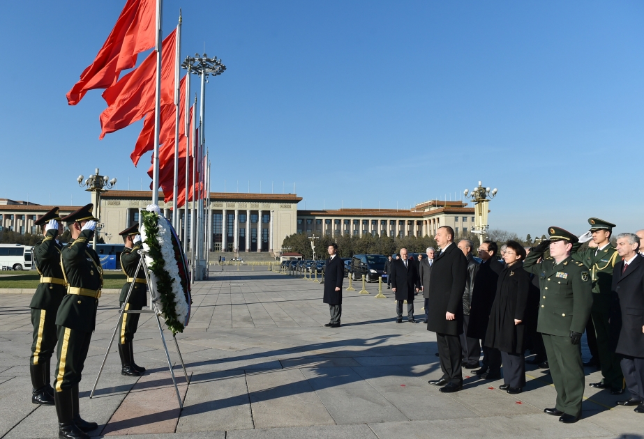 Посещение Памятника народным героям в Пекине ВИДЕО