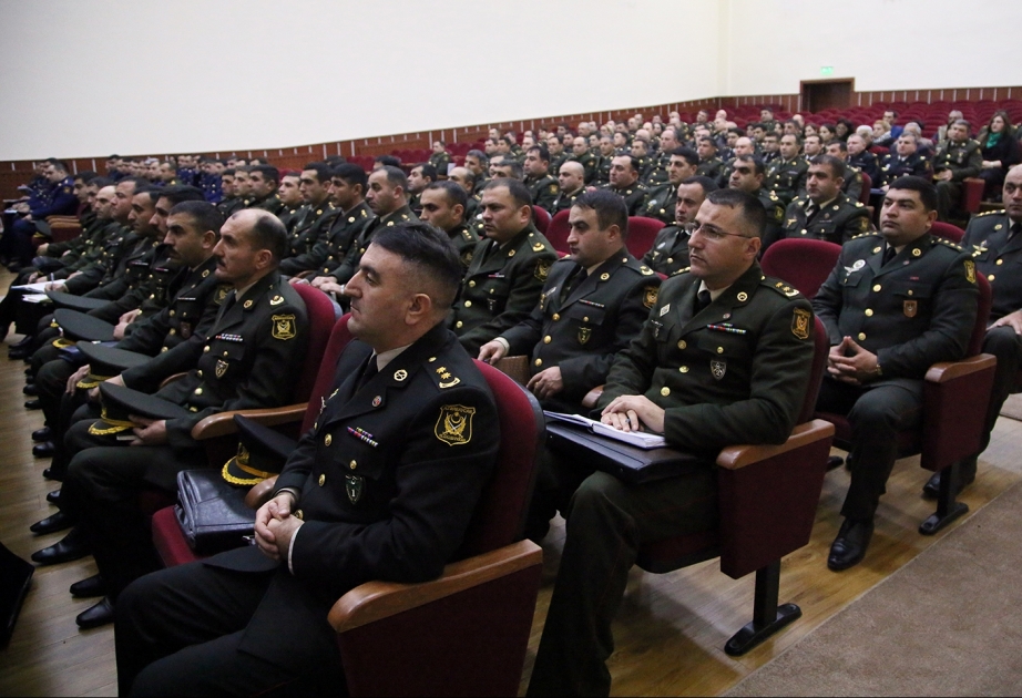 Kadrlarla iş üzrə cavabdeh zabitlərin toplantısı keçirilib