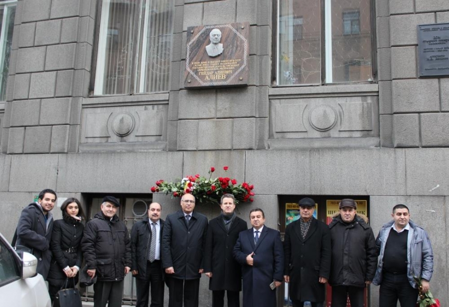 В Санкт-Петербурге почтили память общенационального лидера Гейдара Алиева