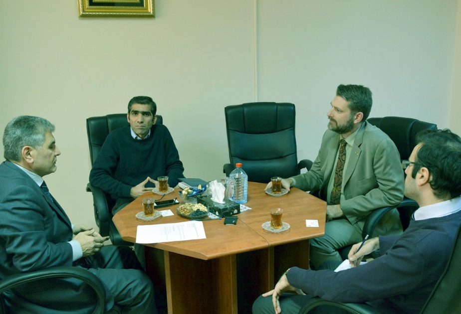 زيارة مستشار السفارة الأمريكية جامعة السياحة والإدارة الأذربيجانية