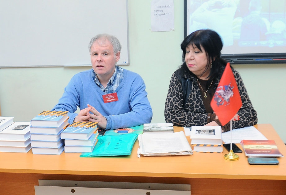 В Баку состоялась встреча студентов БСУ с российским писателем Сергеем Белорусцем