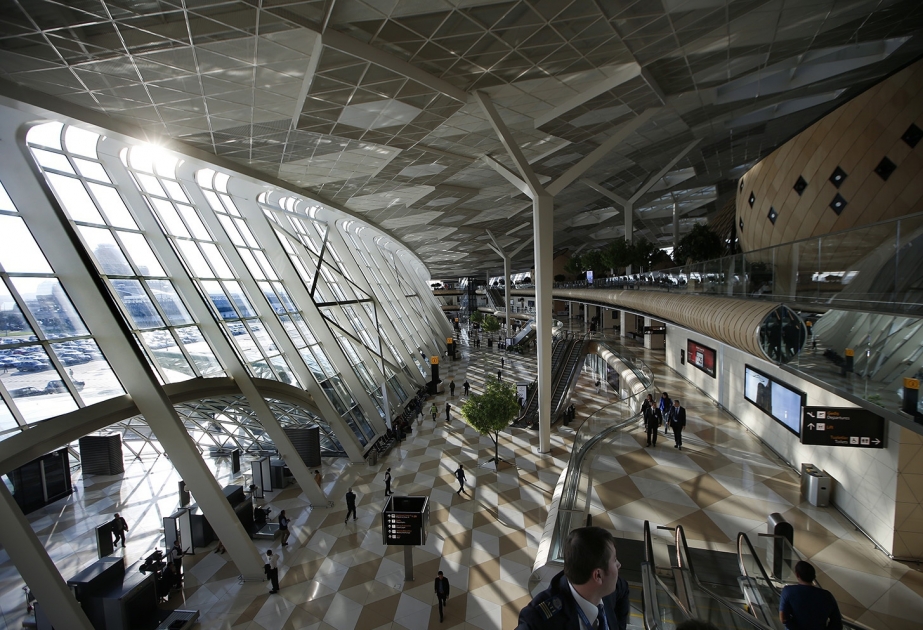 Bakou : un orchestre symphonique se réunit pour un flash mob à l’aéroport Heydar Aliyev VIDEO