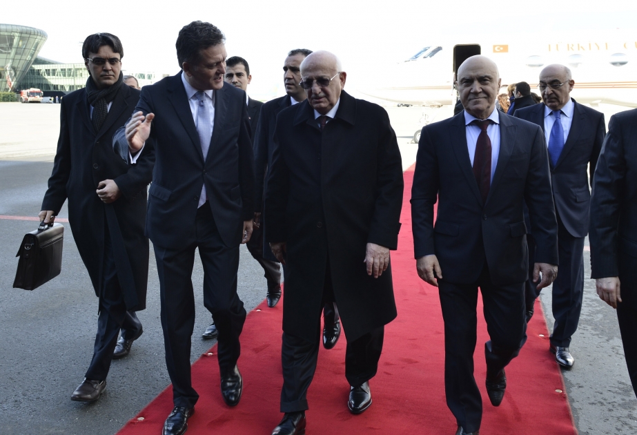 土耳其大国民议会议长抵达阿塞拜疆