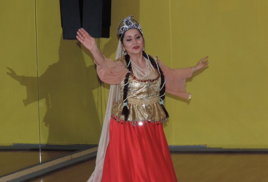 رقصات أذربيجانية تزيّن الحفل الخيري بمدريد