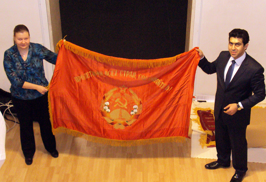 كشف أعلام الدول التاريخية الأذربيجانية في متاحف موسكو