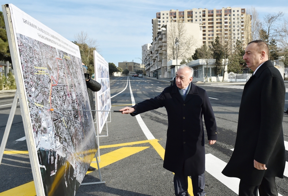 Präsident Ilham Aliyev inspiziert den Zustand von Straßen im Khatai Bezirk nach der Rekonstruktion VIDEO