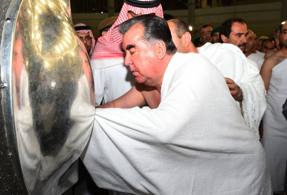 Tajik leader performs Umrah pilgrimage to Mecca