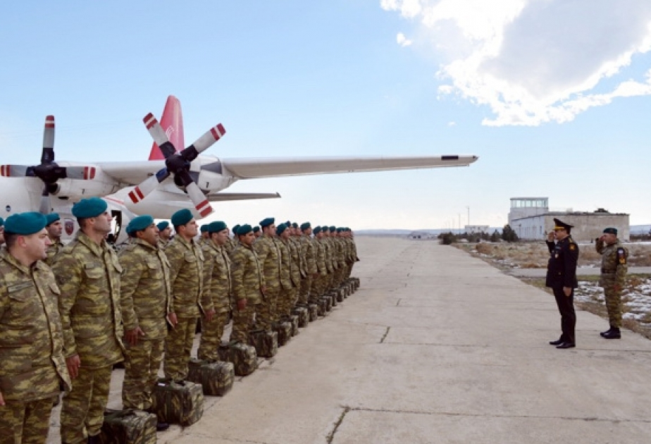 Un groupe de soldats azerbaïdjanais de maintien de la paix est parti pour l'Afghanistan VIDEO