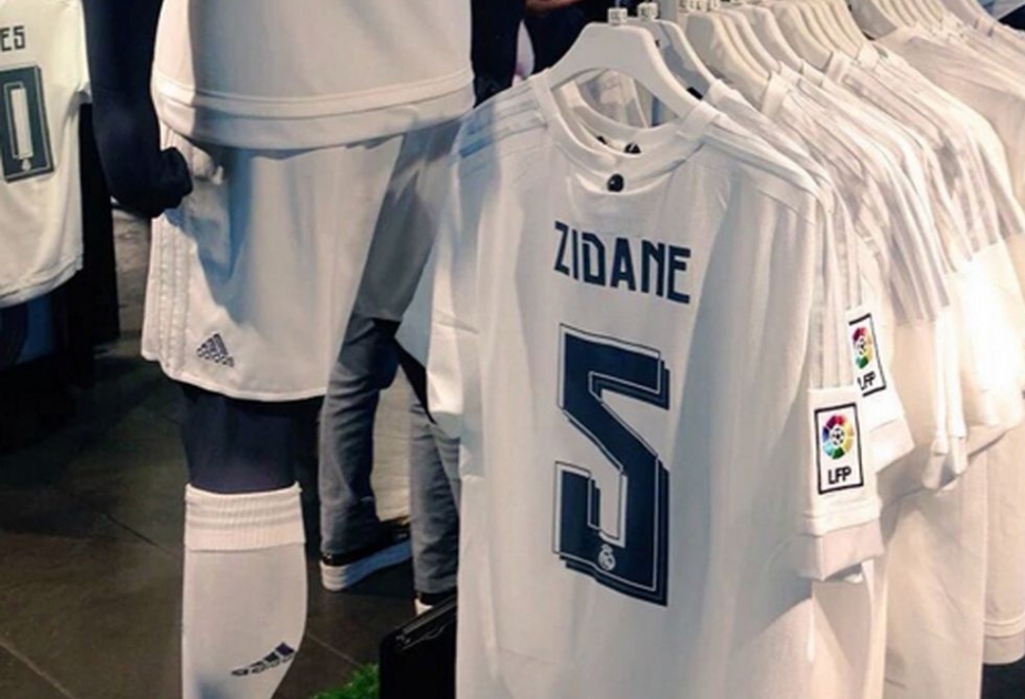 “Real” futbol klubu Zidanın formalarını satışa çıxarıb