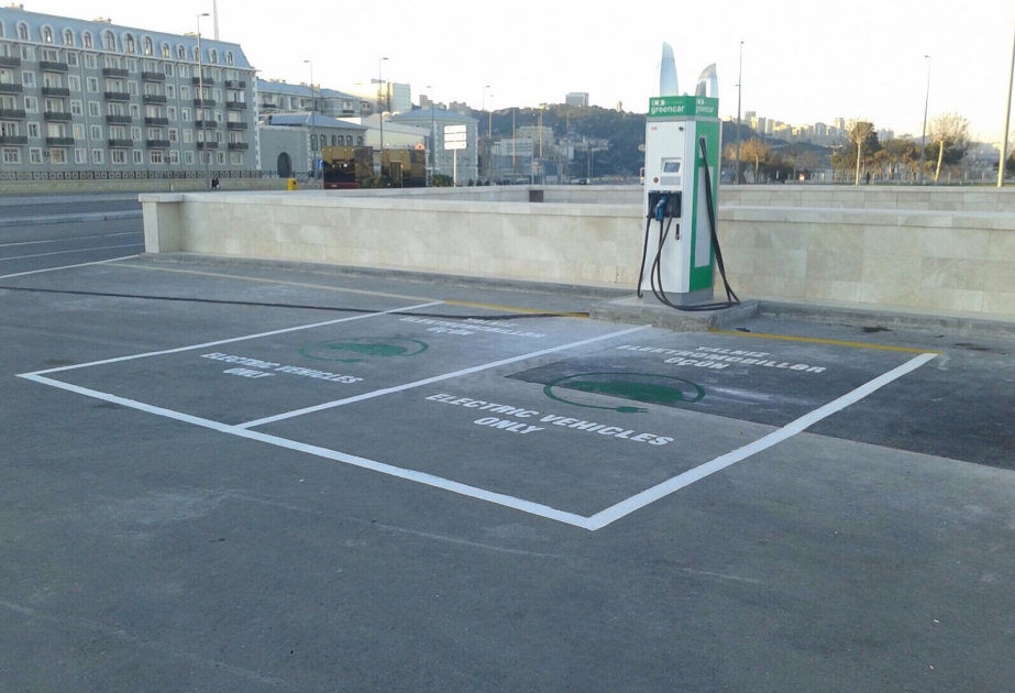 "GreenCar" nimmt eine Stromtankstelle auf dem Gebiet des Staatsflaggenplatzes in Betrieb