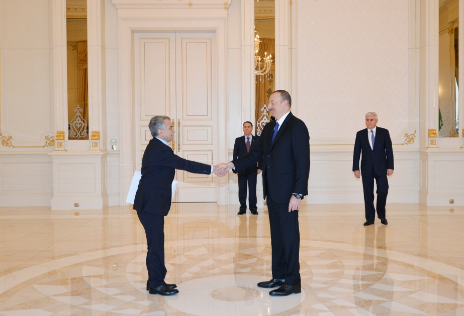 Prezident İlham Əliyev Əlcəzairin Azərbaycanda yeni təyin olunmuş səfirinin etimadnaməsini qəbul edib VİDEO