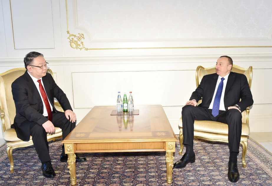 Prezident İlham Əliyev Monqolustanın Azərbaycanda yeni təyin olunmuş səfirinin etimadnaməsini qəbul edib VİDEO