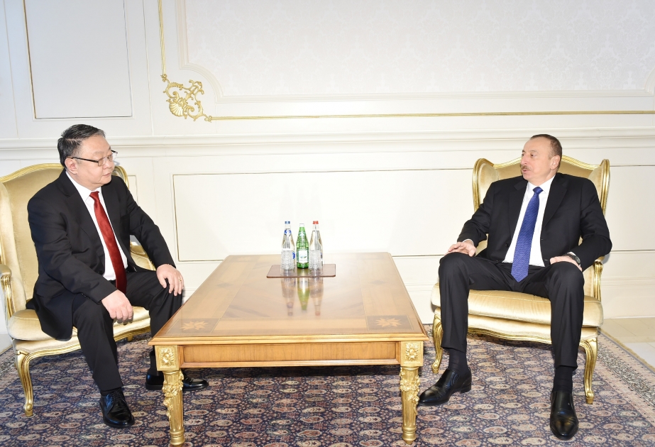 Präsident Ilham Aliyev nimmt Beglaubigungsschreiben neuen mongolischen Botschafters entgegen VIDEO