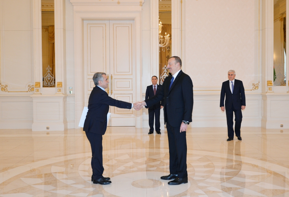 Präsident Ilham Aliyev hat neuen algerischen Botschafter zur Entgegennahme des Beglaubigungsschreibens empfangen VIDEO