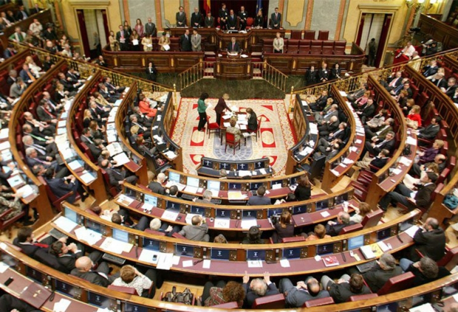 İspaniya parlamentinin deputatları bir sıra imtiyazlardan imtina ediblər